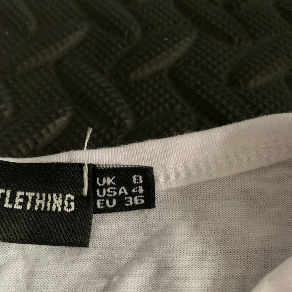 prettylittlething white crop tee size 4 - Picture 2 of 2